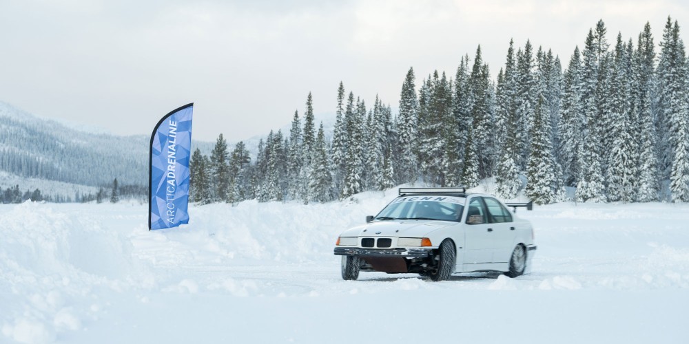 Foto van driftauto tijdens Arctic Adrenaline in Zweden