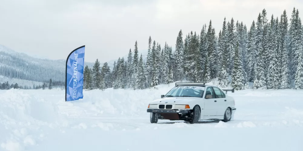 Foto van driftauto tijdens Arctic Adrenaline in Zweden