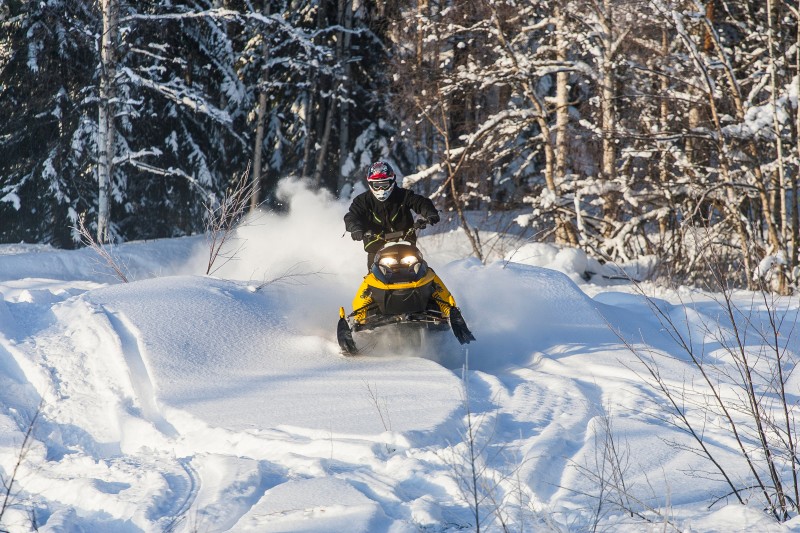 foto tijdens sneeuwscooteren in zweden