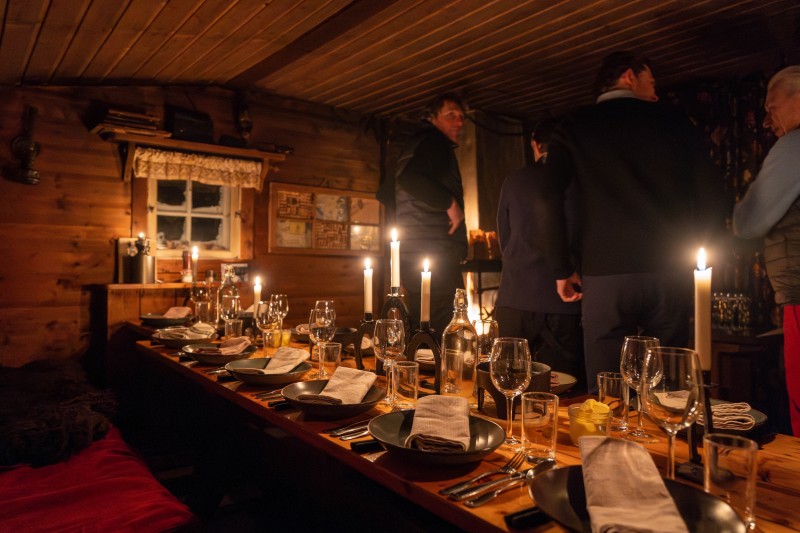 foto diner in een hut in Zweden