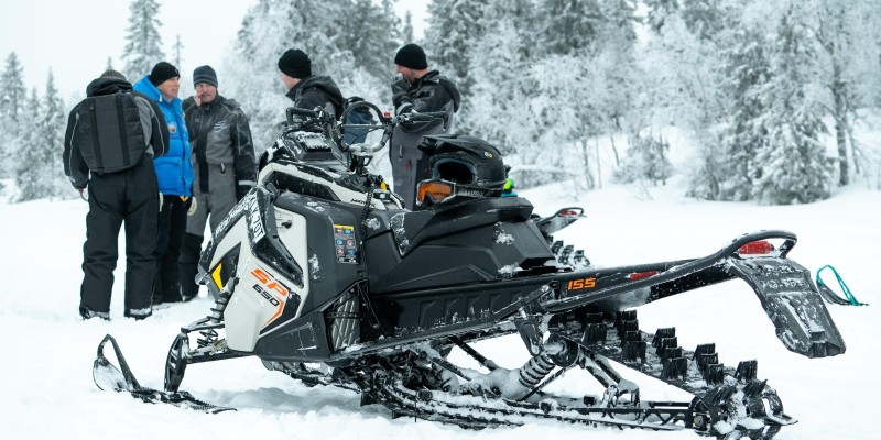 Foto van een 650 cc sneeuwscooter