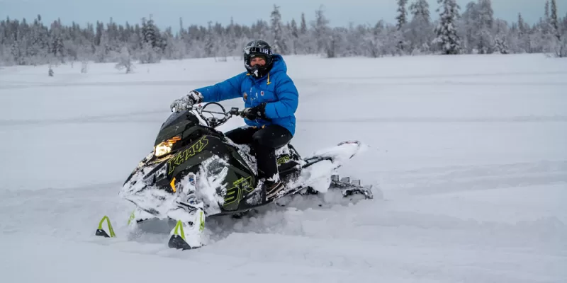 Foto van een 650 cc sneeuwscooter